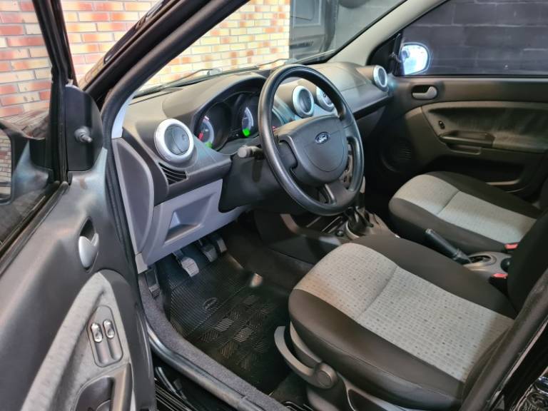 FORD - FIESTA - 2011/2011 - Preta - R$ 33.900,00