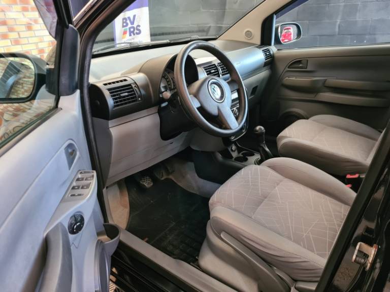VOLKSWAGEN - SPACEFOX - 2006/2007 - Preta - R$ 32.900,00