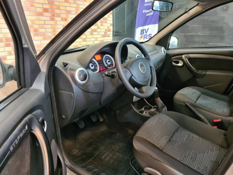 RENAULT - SANDERO - 2008/2009 - Prata - R$ 32.900,00