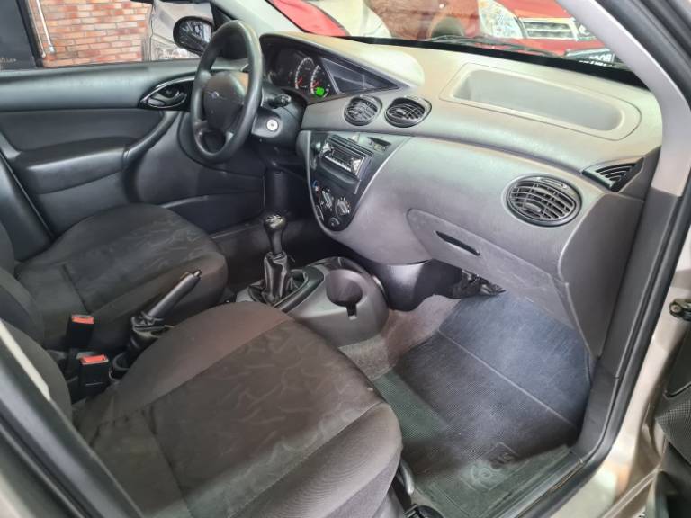 FORD - FOCUS - 2008/2008 - Prata - R$ 27.900,00