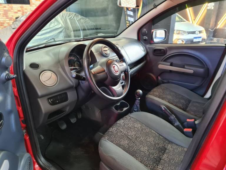 FIAT - UNO - 2011/2012 - Vermelha - R$ 29.900,00