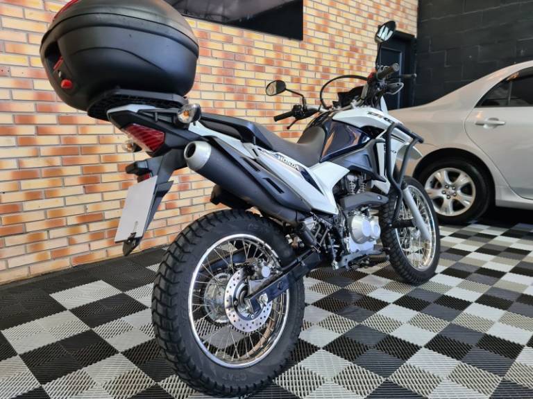 HONDA - NXR 160 - 2021/2022 - Branca - R$ 21.000,00