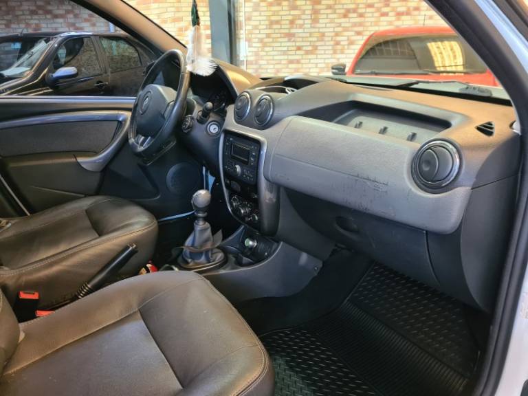 RENAULT - DUSTER - 2012/2013 - Branca - R$ 46.900,00