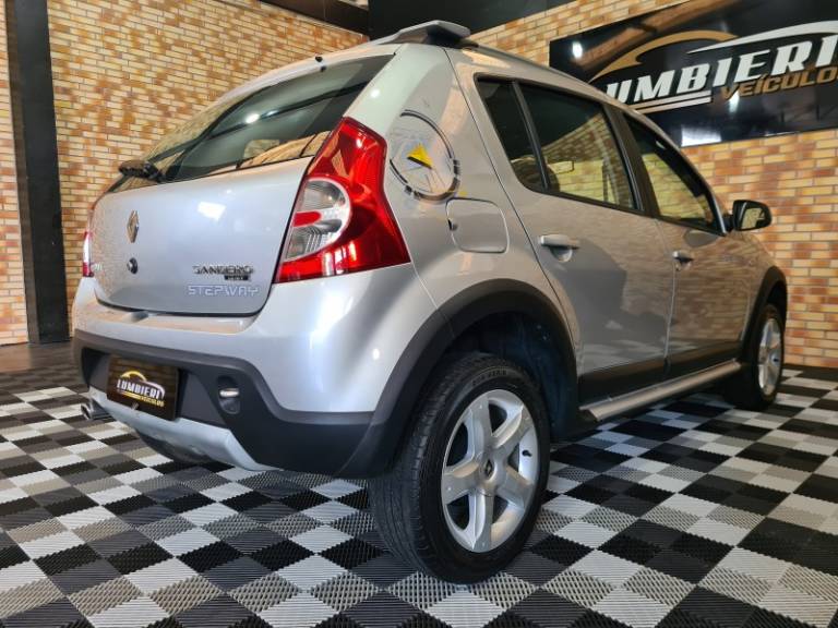 RENAULT - SANDERO - 2008/2009 - Prata - R$ 32.900,00