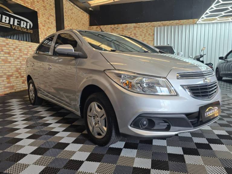 CHEVROLET - PRISMA - 2013/2014 - Prata - R$ 45.900,00