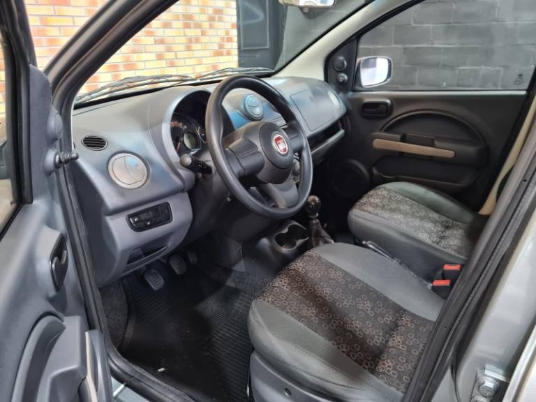FIAT - UNO - 2012/2012 - Cinza - R$ 33.900,00