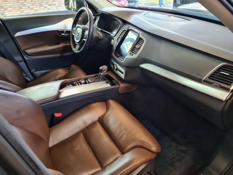 VOLVO - XC90 - 2018/2018 - Cinza - R$ 189.900,00